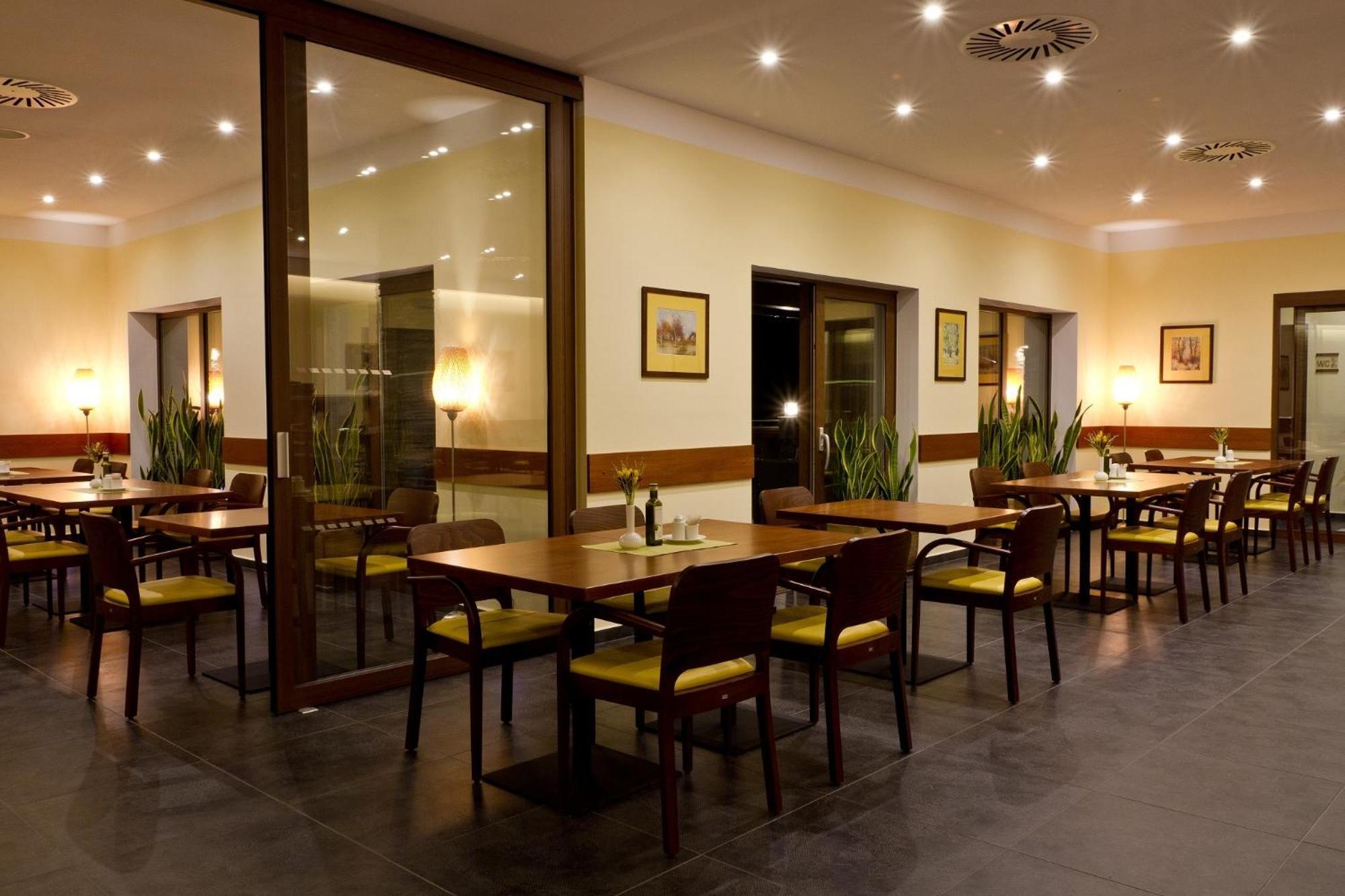 Hotel Hermes Karniów Zewnętrze zdjęcie